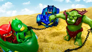 Los PJ Masks en el Castillo. Héroes en Pijama. Vídeos de juguetes para niños.