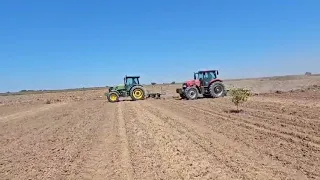 MAXXUM🚜🇬🇧 125 CASE IH vs 6125E JHON DEERE AMBOS EN TERRENO MUY DURO. SACANDO TEMPANOS..QUIEN GANO ⁉️