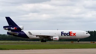 A FedEx plane skids off US runway