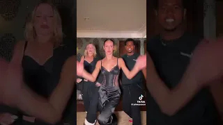 faixa preta... Júlia Mazzocco, mel Firetti e Klayver Pop (dancinha do tik Tok) 💙🔥