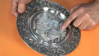 Декоративная тарелка из олова «С рождением!»