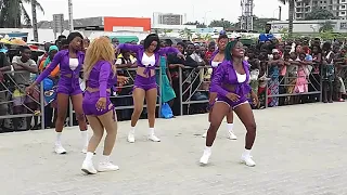 Une chorégraphie des danseuses de taboth cadence