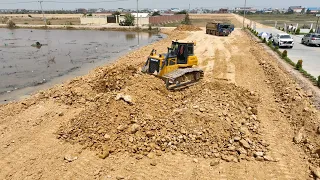 Bulldozer SHANTUI Push Land In Water  And DumpTruck 25TON Unloading land Filling