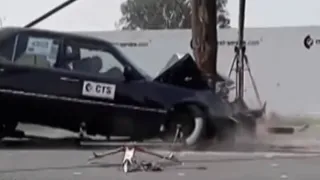 1991 Mercedes-Benz E-Class W124 Offset-Frontal Pole Crash Test (~50 Km/h)