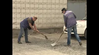 Водители скорой помощи вынуждены сами ремонтировать асфальт