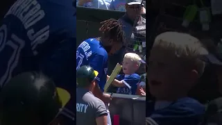 Good guy Vladdy has the best pre-game routine ⚾🖊️