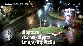 Ночью на улице Репникова легковой автомобиль не вписался в поворот
