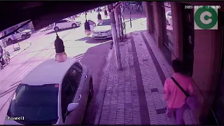 VIDEO SECUENCIA DEL ROBO, ESCAPE Y PERSECUCION DEL ROBO EN PLENO CENTRO DE LA CIUDAD