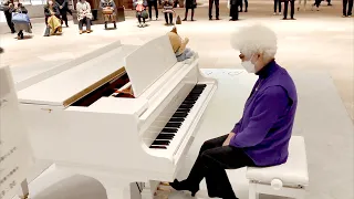 【Street piano at the shopping mall】Fantasie Impromptu-Chopin / Piano Grandma