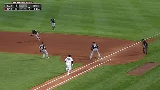 CWS@BOS: Anderson makes a nice barehanded stop