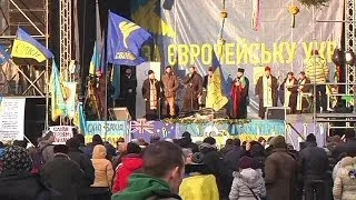 Anti government protesters in Kyiv reject Ukrainian-Russian pact