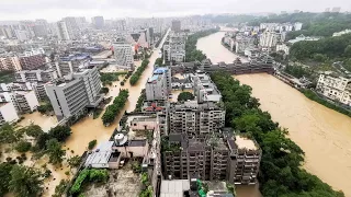 Rescue operations continue amid flooding in C China's Enshi City