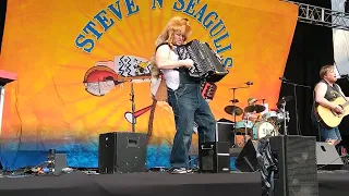 you shook me all night long y thundersrtruck por Steve N Seagulls en el vive latino 2023