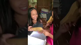 Reaksyon ni Aling maliit sa bagong sapatos ni Sakmo | Glen Gonzaga