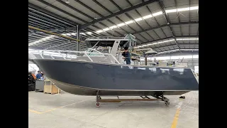 7.5m center cabin fishing boat with half open windscreen