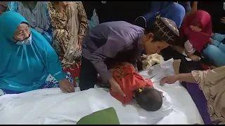 Seorang ibu meninggal selesai melahirkan,dan beliau meninggalkan 3 orang anak yg masih kecil😭