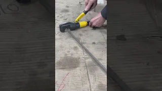 Manual hydraulic rebar cutter