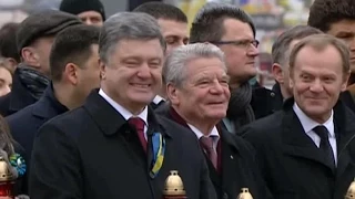 Смех Порошенко во время молитвы о жертвах майдана