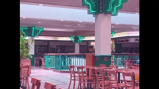 Billy Joel - Just the Way You Are (in an empty mall restaurant)