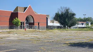 Exploring an abandoned mall in the middle of nowhere