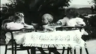 Le Goûter des bébés. Summer (1897) - The Lumière Brothers