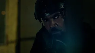 SWAT Chases Cop Killers - S.W.A.T 1x01