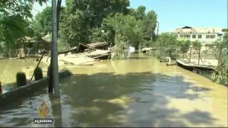 Thousands stranded in Kashmir floods