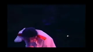 Michael Jackson Collapses On Stage, Due To Exhaustion (#MichaelJackson #mj #KingOfPop)