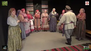 Скоморох идёт по улице    17 04