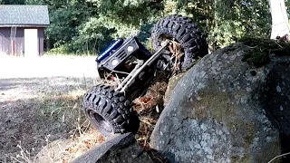 AXIAL CAPRA AKA: MEGA GOAT SMALL ROCK CRAWLING SESSION.