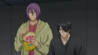 Murasakibara Eating Snacks