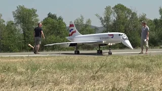 10 meter RC Concorde do a Looping!!!