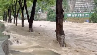 Heavy rainfall lashes south China as rainy season begins