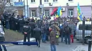 Участники "евромайдана" протестуют под Шевченковски...