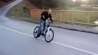 Miletov cuveni pad sa bicikla. :D