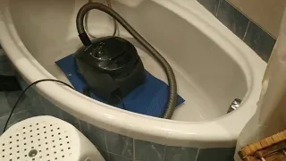 H Ηλεκτρική σκούπα κάνει μπάνιο!