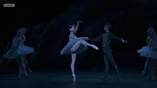 Swan Lake - Act 2 / White Swan Pas de Deux Adagio - Marianela Nunez & Vadim Muntagirov