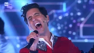 Mika canta 'Rain' - Stasera CasaMika 07/11/2017