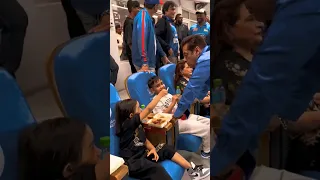 GREAT SALMAN KHAN💕 EAT FOOD🍟🌮 WITH LITTLE KIDS GIRL FAN💞🤯 BHAIJAAN 4K STATUS🤩💥 #shorts #bollywood