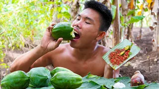 Eating Papaya Green with spicy chili & lemon (Mouth Watering) Boy Tapang🍏🥵🌶️