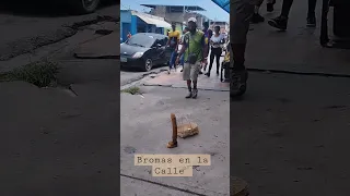 Broma en la calle 🤣 #humor #bromaenlacalle #bromas #risas #comediaenlacalle #risas  #comedyvideo