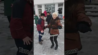 3.02.24г..."ШАЛЬНАЯ"... Маргарита Орская... звучит на танцполе в Гомельском парке...