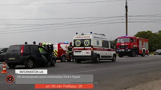 В Днепре на Запорожском шоссе столкнулись Toyota и Ford: погибла женщина