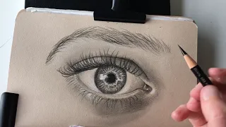 How to draw an eye on toned paper