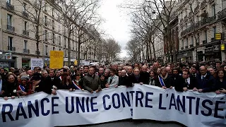 Марш против антисемитизма в Париже