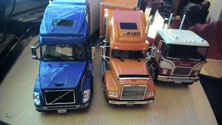 GMC ASTRO 95 (1970)  -  FREIGHTLINER FLD 112 (1990)  -   VOLVO VN 670 (1996)  de Altaya 1:43