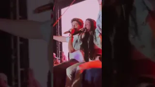 E o Gustavo Mioto que entrou de surpresa durante o show da Ana Castela e cantou “Evidências” com ela