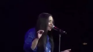 Demi Lovato - Hitchhiker ( Live )