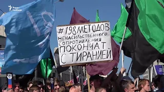 Либертарианцы в автозаке, коммунисты на воле. Митинги против пенсионной реформы