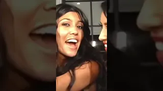 Kourtney and Kim Kardashian in 2007 tiktok -  @itskardashianicon